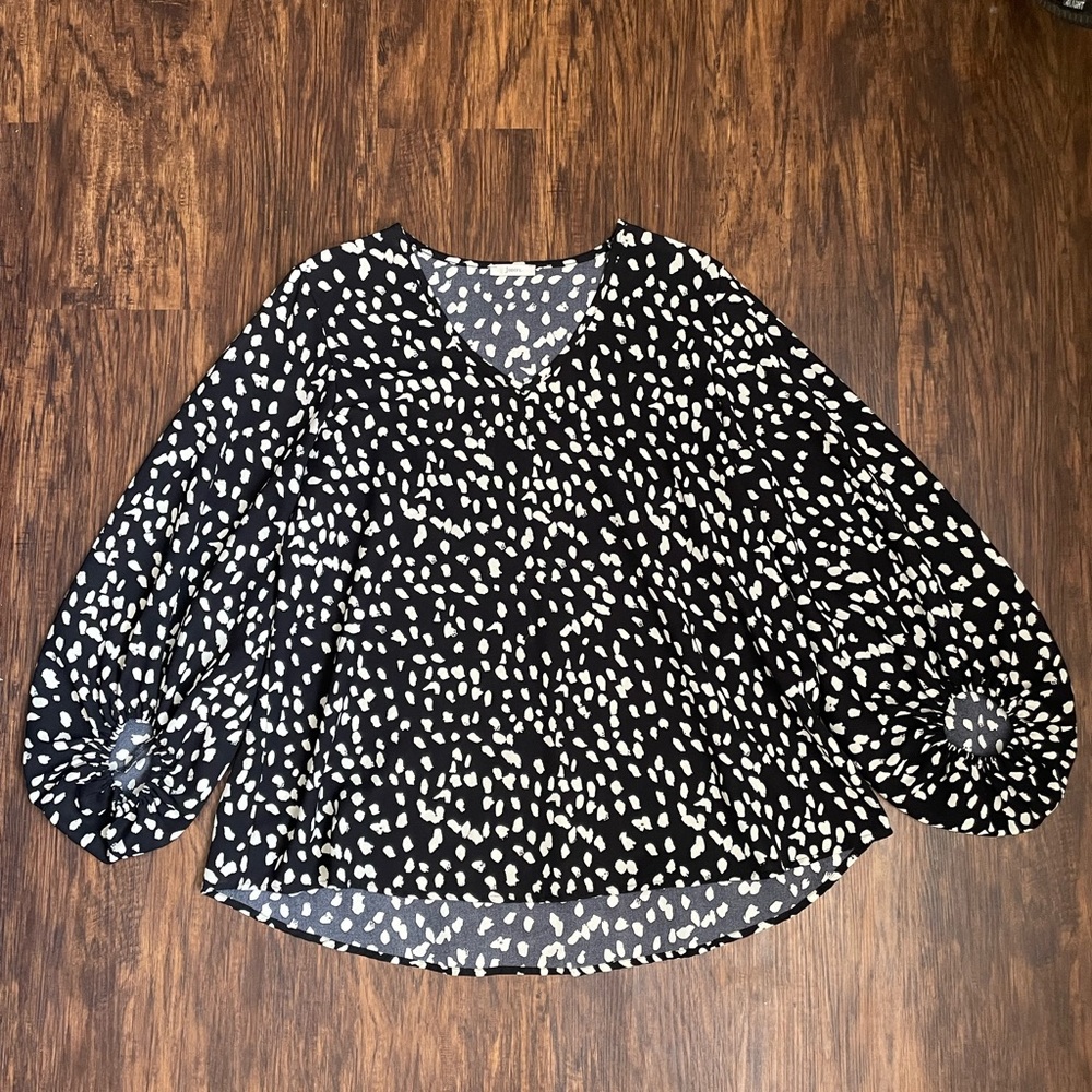 Versatile transitional top! Jodifl brand, size large. Worn a few times.